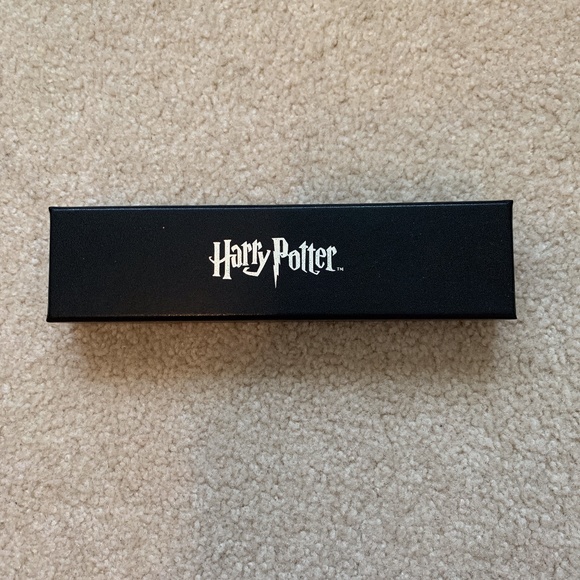Harry Potter Gryffindor Collectible Pen - Picture 2 of 3